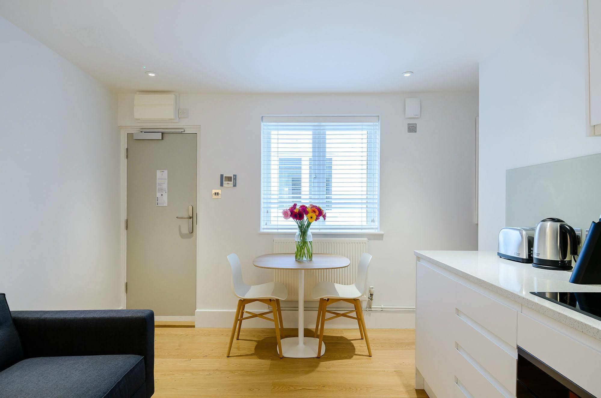Native Fulham Apartment ลอนดอน ภายนอก รูปภาพ